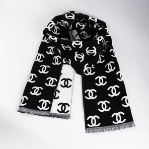 2024/2025 AUTH BNWT Chanel CC Logo Black and White Cashmere Wool Scarf